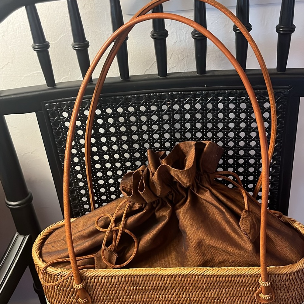 Bosum buddies like new hand bag. - Picture 5 of 9